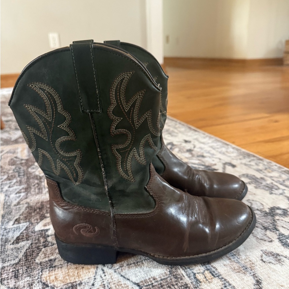 Boys Western Boots, size 3, in excellent condition